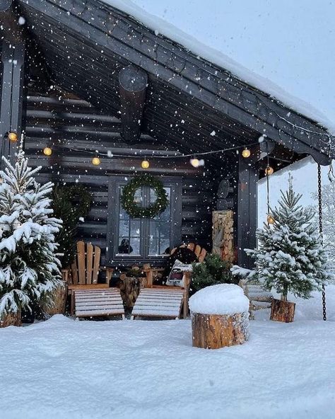 Winter Cabin Aesthetic, Cabin Aesthetic, Winter Cabin, Cabin In The Woods, Cabins And Cottages, Cabin Life, Cabins In The Woods, Christmas Aesthetic, Cozy Christmas