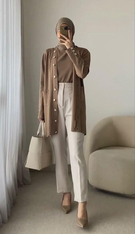 Cardigan: (in almond) https://shope.ee/B4f6hDXJd Inner: (in almond) https://shope.ee/9KIu1aUQE7 Pants: (in ivory) https://shope.ee/1Va2hCgJD4 Bag: https://shope.ee/7pU4qdhMji Heels: (in latte) https://shope.ee/9pFAca4hrg Fashionable Hijab Outfits, Office Cardigan Outfit, Old Money Muslim Outfit, Hijab Pants Outfit, Office Hijab Outfit, Ivory Pants Outfit, Official Outfits For Women, Old Money Hijab Outfit, Formal Hijab Outfit