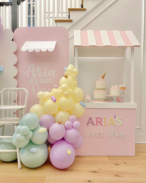 Aria’s Sweet Shop 🍦🍨🌸 Cutout words on Candy Cart @propulareventsllc Design | Balloons | Backdrops @sayit_withballoons #cltballoons… | Instagram Two Sweet Backdrop Ideas, Sweet One Birthday Backdrop, Sweet Caroline Birthday Theme, Sweet Shop Birthday Party, Sweet One Backdrop, Candy Shop Birthday Party, Candyland Party Theme, Sweet Cart, Candy Background