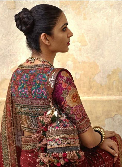 Sabyasachi Sarees 2023, Sabyasachi Embroidery Details, Sabyasachi Embroidery, Sabyasachi Blouse, Sabyasachi Collection, Afghani Dresses, Sabyasachi Mukherjee, Sabyasachi Sarees, Saree Ideas