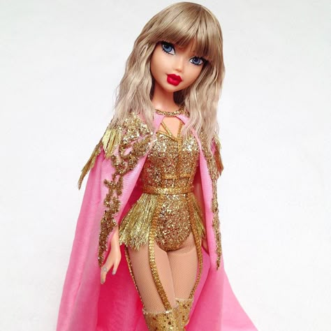 Taylor Swift Doll, Taylor Swift Barbie, Future Concert, Folklore Taylor Swift, Wax Figures, Taylor Swift Merchandise, Paper Dolls Clothing, Taylor Swift Fan Club, Taylor Swift Lover