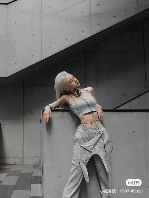 Cyberpunk Outfit Casual, Cyberpunk Outfit, Futuristic Fashion, Urban Looks, Kpop Fashion Outfits, Japan Fashion, Dark Fashion, Stage Outfits, Kpop Outfits