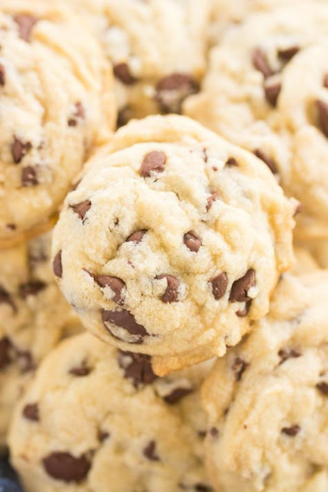 Amish Cookies Recipes Pennsylvania Dutch, Amish Friendship Cookies, Sugar Cookies With Chocolate Chips, Amish Chocolate Chip Cookies, Buttermilk Cookies Recipe, Cookies With Buttermilk, Amish Desserts, Amish Cookies, Buttermilk Cookies