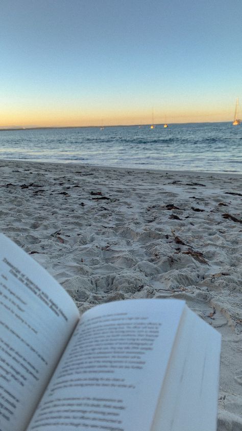 #aesthetic #booktok #books #reading #beach #vacation Reading On Vacation, Beach Read Aesthetic, Reading On The Beach, Summer Core, Booktok Books, Study Aesthetics, Pretty Views, Emily Henry, Beach Read