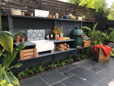 40 Big Green Egg Outdoor Kitchen Ideas - Built-in and Island Designs Kitchen Backyard Ideas, Big Green Egg Outdoor Kitchen, Patio Chico, Barbacoa Jardin, Kitchen Backyard, Concrete Outdoor Kitchen, Outdoor Grill Area, Outdoor Bbq Area, Outdoor Cooking Area