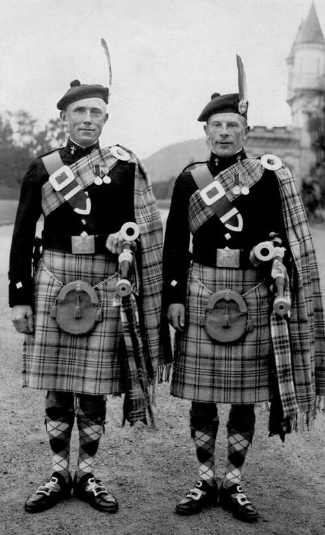 Experts in Scottish Highland Wear & Vintage Kilt Accessories Fraser Clan, Kilt Accessories, Royal Stewart Tartan, Kilt Pins, Powder Horn, Stewart Tartan, Tartan Kilt, British Empire, Leather Brogues