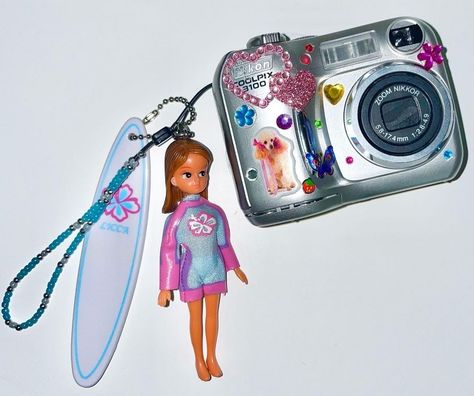 Y2k Camera, Camera Decor, Cute Camera, Retro Gadgets, Retro Camera, Y2k Pink, Cute Keychain, Handmade Jewelry Diy, Love Blue