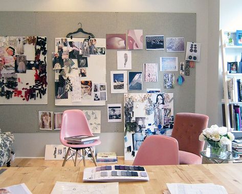 Fashion Design Studio Workspaces, Fashion Design Studio, Fashion Design Inspiration, Workspace Studio, Atelier Design, Design Studio Workspace, Design Studio Office, Fashion Designer Studio, Studio Desk