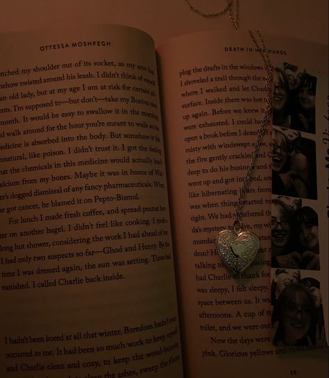 Old Locket Aesthetic, Locket Aesthetic, Autumn Fall Aesthetic, Vintage Photobooth, Book Vintage, Reading Book, Fall Aesthetic, Stack Of Books, Heart Locket