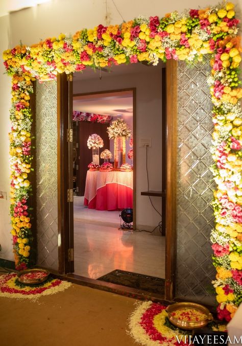 Indian Wedding Decor Inspiration Diwali Decoration At Shop, Home Inauguration Decoration, Wedding Home Decor Ideas, Floral Entrance, Door Flower Decoration, Home Decor For Wedding, Stage Platform, Indian Inspired Decor, Wedding Filters