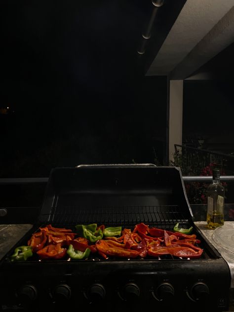 Barbecue Aesthetic Night, Barbecue Aesthetic, Hosting Era, Bbq Aesthetic, Vegan Aesthetic, Vegetarian Barbecue, Vegan Bbq, Barbecue Party, Summer Night