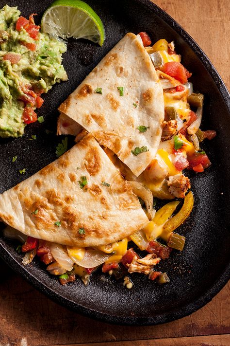 Fajitas Chicken Quesadillas, Quesadilla Dinner, Quesadillas Breakfast, Healthy Bbq Chicken Quesadilla, Chicken Fajita Quesadilla, Chicken Fajita Quesadillas, Quesidias Chicken Quesadillas, Quesadilla With Corn Tortilla, Fajita Quesadilla