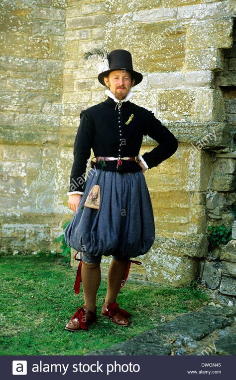 http://www.alamy.com/stock-photo-english-tudor-period-gentleman-gentry-costume-fashion-fashions-late-67365317.html 16th Century Clothing, Elizabethan Costume, 17th Century Clothing, 16th Century Fashion, Something Rotten, Tudor Fashion, 17th Century Fashion, Tudor Period, Sca Garb