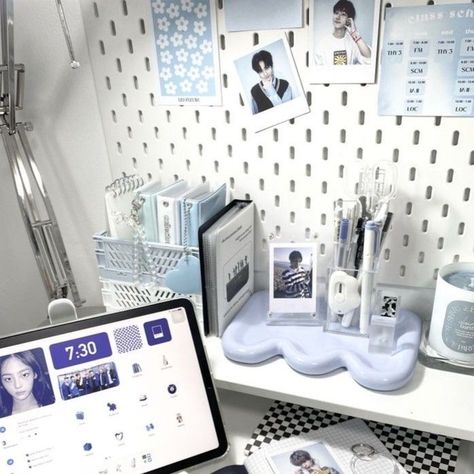 Blue Desk Setup Kpop, Blue And White Desk Aesthetic, Blue Desk Setup Aesthetic, Blue Desk Ideas, Desk Inspo Kpop, Blue Kpop Room, Blue Study Table, Blue Desk Aesthetic, Blue Aesthetic Study