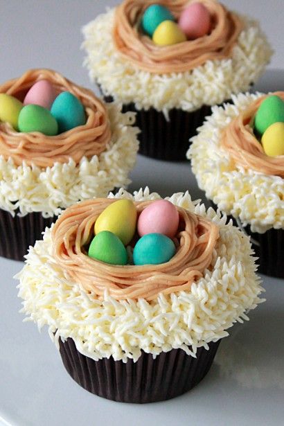 Easter Nest Treats, Nest Cupcakes, Easter Egg Nest, Easter Nests, Easter Sweets, Egg Nest, Easter Desserts, Slow Cooker Desserts, Easter Baking