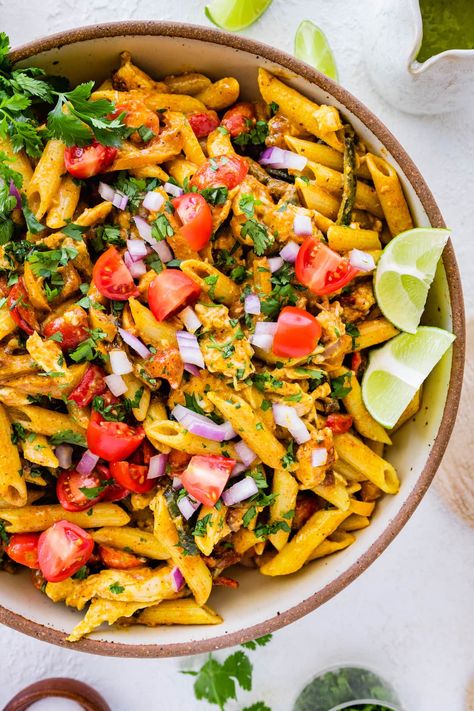 This chicken fajita pasta salad is packed with flavorful sautéed veggies, fresh tomatoes and shredded chicken all tossed in a cilantro lime dressing. Perfect for meal prep or as a side for summer parties. Fajita Pasta Salad, Healthy Bean Dip, Easy Corn Salsa, Fajita Pasta, Homemade Salad Dressing Healthy, Sautéed Veggies, Chicken Fajita Pasta, Eating Bird Food, Mexican Street Corn Salad