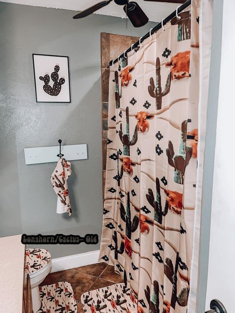 Punchy Bathroom, Cowgirl Bathroom Decor, Western Bathroom Ideas Rustic, Western Bathroom Ideas, Cowgirl Bathroom, Western Boho Bathroom, Western Bathrooms, Restroom Ideas, Western Bathroom Decor