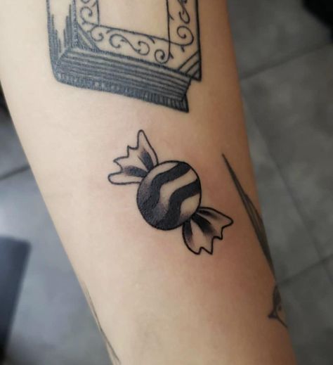 Got a cute little piece of candy to fill some space :) Piece Of Candy Tattoo, Lollipop Tattoo, Music Lover Tattoo, Candy Tattoo, Lover Tattoo, Stitch Tattoo, Tattoos For Lovers, Sweet Tattoos, R Tattoo