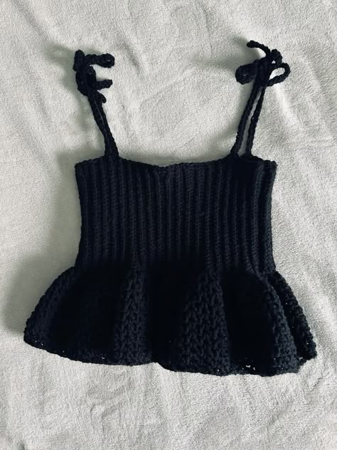 Crochet Y2k Clothes, How To Crochet A Dress, Crochet Baby Doll Top, Crochet Babydoll Top, Cute Crochet Tops, Crochet Top Black, One Piece Crochet, Her Drawing, Black Crochet Top