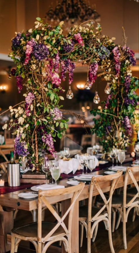 Vineyard Party, Messy Table, Sweetheart Table Backdrop, Table Backdrop, Floral Installations, Dinner Party Themes, Wedding Arch Flowers, Arch Flowers, Autumn Table