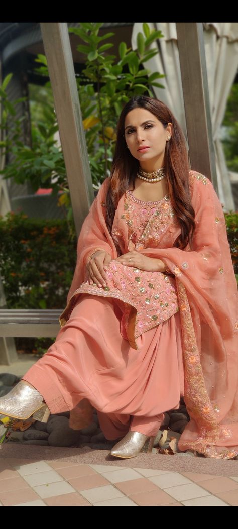 Peach Color Suit, Yellow Punjabi Suit, Peach Colour Combinations, Shradha Arya, Peach Color Dress, Punjabi Suit, Peach Dress, Color Dress, Suit Designs