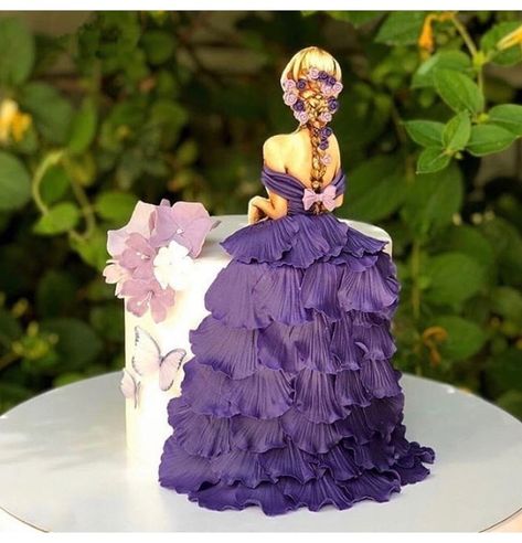 Fondant Dress Cake, Purple Princess Cake, Fashionista Cake, Doll Cake Designs, Barbie Doll Birthday Cake, Girly Birthday Cakes, Fondant Cake Tutorial, Doll Birthday Cake, Special Birthday Cakes