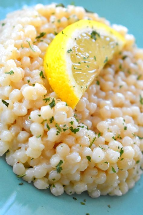 Different Types Of Couscous, Garlic Parmesan Couscous, Cheesy Pearl Couscous, Couscous Bowl Recipes, Dinner Couscous, Sides For Dinner, Recipes Couscous, Parmesan Couscous, What Is Couscous