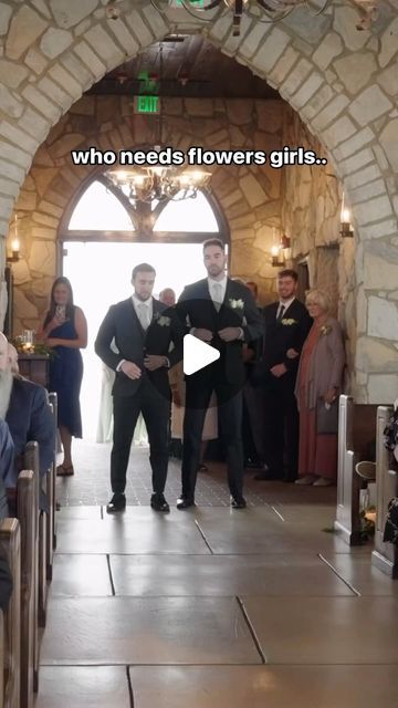 Weddings on Instagram: "Who doesn’t love flower boys? 😂😂🤍🙌🏻
VIA: @whaletaleweddings & @cameasler & @notryanhughes
.
.
.
#wedding #flowerboys #groomsmen #funny #theboys" Flower Dude Wedding, Funny Wedding Videos, Funny Wedding Photography, Entrance Songs, Wedding Fail, Flower Boy, Wedding Guest Style, Wedding Attire Guest, T Love