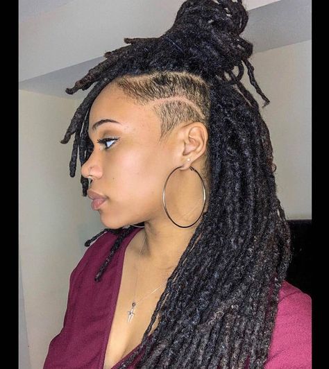 Jungle Barbie (Locs & Health) on Instagram: “Would you add some edge to your locs by shaving the side(s)? Comment Y (yes) N (no). 📸: @eschenell #longlocs #longhairdontcare #edgylocs…” Braids With Shaved Sides, Natural Hair Movement, Shaved Side Hairstyles, Shaved Hair Designs, Tapered Hair, Beautiful Dreadlocks, Short Locs Hairstyles, Natural Afro Hairstyles, Dread Hairstyles