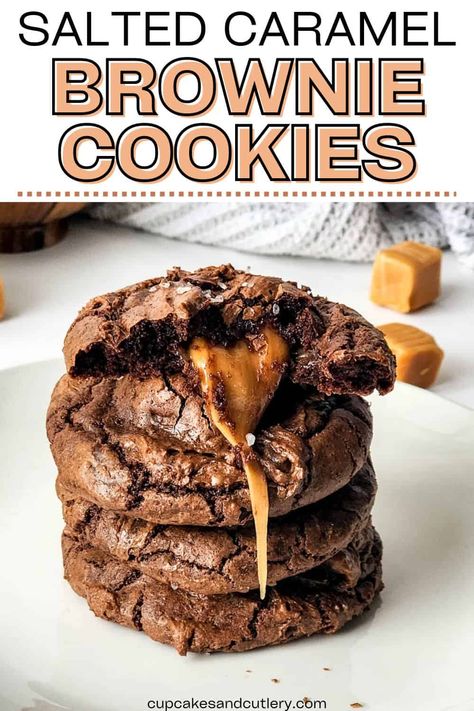 Rolo Desserts, Cookie Recipes Gourmet, Chocolate Cookie Recipe, Salty Desserts, Bake Ideas, Chocolate Caramel Cookies, Chocolate And Caramel, Gooey Caramel, Sweet Ideas