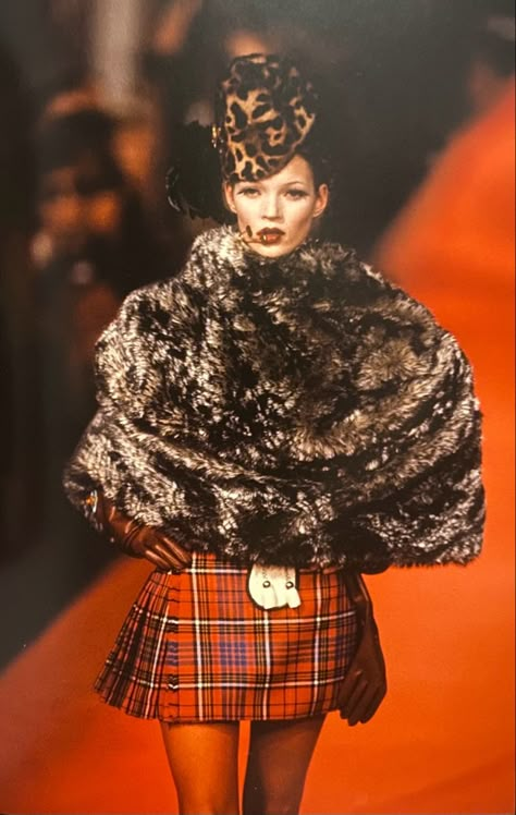 Vivienne Westwood Punk, Vivienne Westwood Fashion, Carmen Dell'orefice, Runway Fashion Couture, Vivienne Westwood Anglomania, John Galliano, Kate Moss, Contemporary Fashion, New Wave