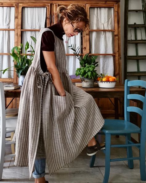 Instagram Outfits With Aprons, Pinafore Apron Pattern, Apron Dress Pattern, Vintage Pinafore, Diy Apron, Apron Cooking, Shabby Chic Clothes, Stylish Outfits For Women Over 50, Pinafore Apron