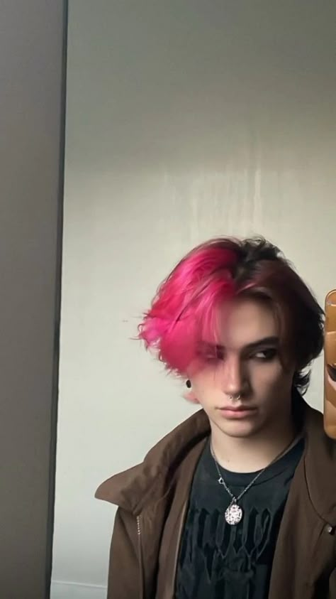 Boys With Dyed Hair, Emo Hair Color, Boys Colored Hair, Androgynous Hair, Cute Eyeshadow Looks, Goth Hair, Dyed Hair Inspiration, Shot Hair Styles, Hair Reference