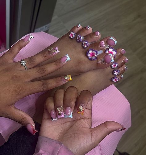 Cute Nails And Toes Matching, French Nails And Toes, Matching Nail And Toe Sets, Nails And Toes Matching, Ootd Birthday, Nails And Toes, Spa Skincare, Teen Nails, Nail Board