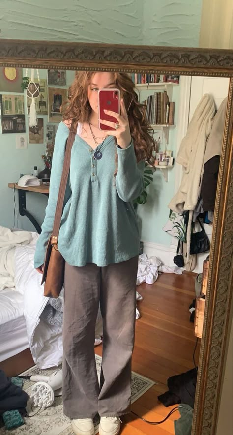 Thrifted Inspired Outfits, Roadie Outfit, Overalls Outfit Boho, Cozy Simple Outfits, Thrifted Fits Vintage, Wlw Outfit Ideas, Outfits Bigger Women, Earthy Outfits Pants, Nonbasic Outfits