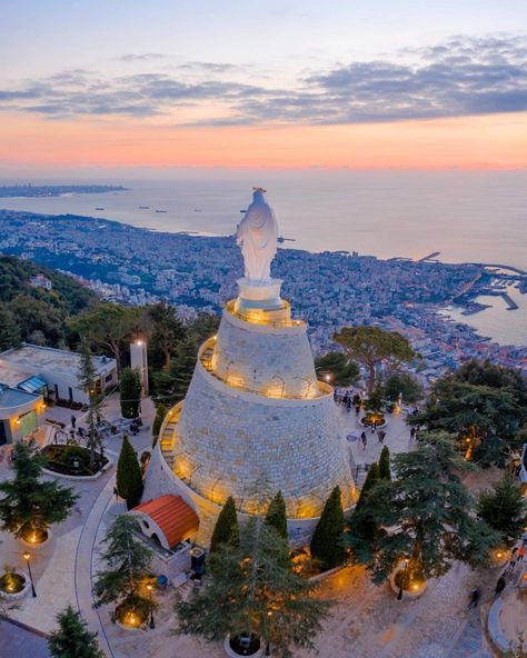 Lebanon Beautiful Places, Beruit Lebanon, Lebanon Wallpaper, Lebanese Traditions, Harissa Lebanon, Lebanon Aesthetic, Pretty Countries, Lebanese Culture, Lebanon Culture