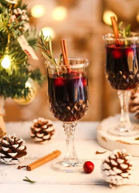 How to Make a Cup of Hot Mulled Wine? Mulled Wine Glasses, Hot Mulled Wine, Christmas Month, Wine Ingredients, Apple Brown Sugar, Spiced Wine, Mulling Spices, Wine Red Color, Alcoholic Drink