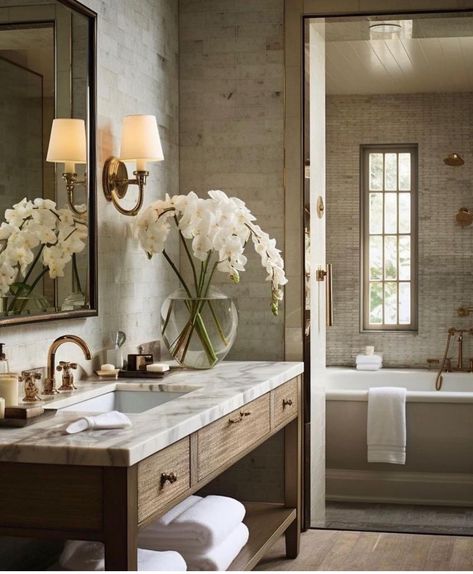 Casa Vintage, Bathroom Inspiration Decor, College Apartment, Dream House Interior, Bathroom Inspo, Bathroom Remodel Master, Beautiful Bathrooms, Dream Home Design, Bathroom Inspiration