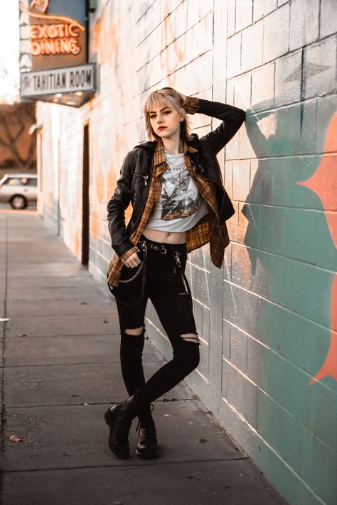 80s Rock Photoshoot, Punk Rock Photography, Punk Portrait Photography, Pop Punk Photoshoot, Grunge Model Photoshoot, Street Art Photoshoot, Punk Photoshoot Ideas, Punk Rock Photoshoot, Rocknroll Outfit