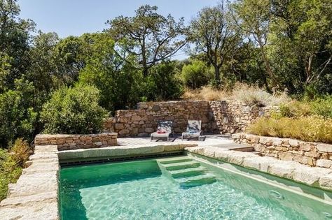 Kleiner Pool Design, Stone Pool, Small Swimming Pools, Diy Swimming Pool, Cool Swimming Pools, Natural Swimming Pools, Natural Swimming Pool, Dream Pools, Backyard Inspiration