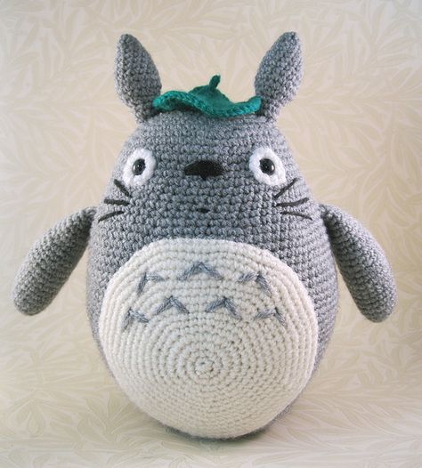 Large Grey Totoro  by Lucyravenscar (Angry Angel), via Flickr Small Totoro, Totoro Crochet, Totoro Amigurumi, Totoro Pattern, Crochet Totoro, Kawaii Amigurumi, Totoro Plush, Crochet Geek, Neighbor Totoro