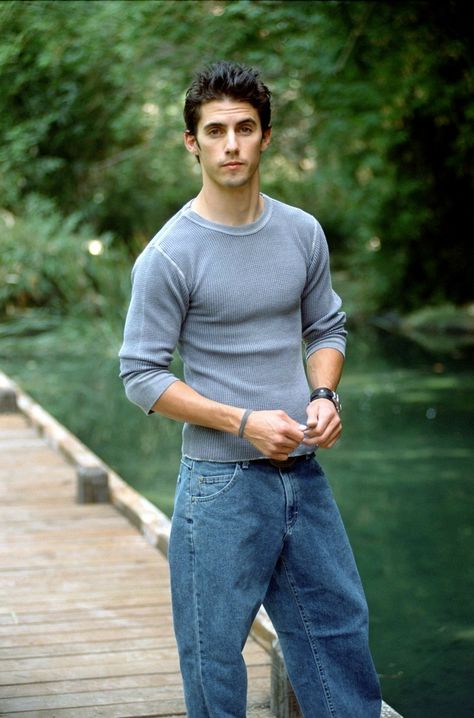 Outfits Inspiration Men, Gilmore Girls Outfits Inspiration, Milo Ventimiglia Gilmore Girls, Jess Gilmore, Gilmore Girls Jess, Gilmore Guys, Rory And Jess, Gilmore Girls Outfits, Jess Mariano