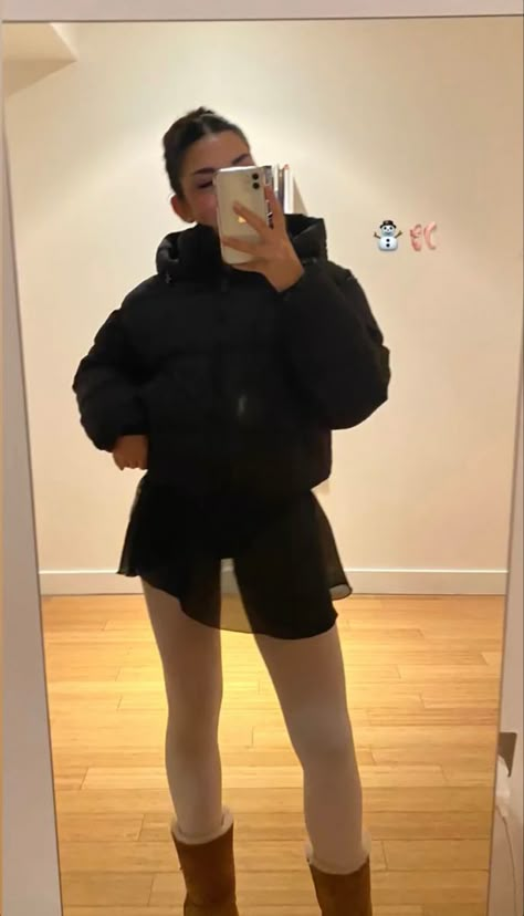 Ballet Aesthetic Outfit Modern, Ballet Cover Up Outfit, Comfy Ballet Outfits, Ballet Black Outfit, Balletcore Outfits Black, 90s Ballet Outfit, Dance Practice Outfits Ballet, Cozy Ballet Outfit, All Black Ballet Outfit