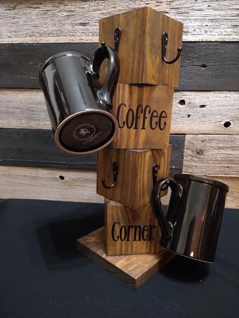 Diy Wood Crafts To Sell Project Ideas, Rustic Design Home, Small Wood Crafts To Sell, Scrap Wood Projects Diy Easy To Sell, Diy Wood Decor Ideas, Diy Coffee Cup Holder, Wood Mug Holder, Scrap 2x4 Projects Diy, Wooden Cup Holder Diy