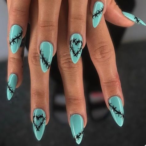 Stash House Az on Instagram: "Wild Hearts Can't Be Broken 🖤 #NailsInTheCoffin Book gel services and art w/ Ari by clicking the link in our bio 💅🏾 Follow here: @xx.NailsInTheCoffin.xx #CuteNails #ValentinesDayNails #GelXNails #PhoenixNails #AZNails #602Nails #StashHouseAz" Barbwire Heart Nails, Heartbreak Nails, Map Nails, Vday Nails, Band Nails, Heart Nail Designs, Broken Nails, Heart Nail Art, Acrylic Set