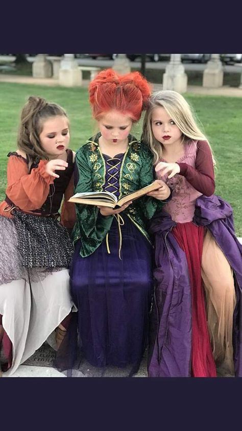 ...a wee bit O'Hocus Pocus... =) Sanderson Sisters Halloween Costumes, Sisters Halloween Costumes, Sarah Sanderson Costume, Sister Halloween Costumes, Anime Festival, Hocus Pocus Costume, Halloween Costumes Diy, Sarah Sanderson, Costumes Diy