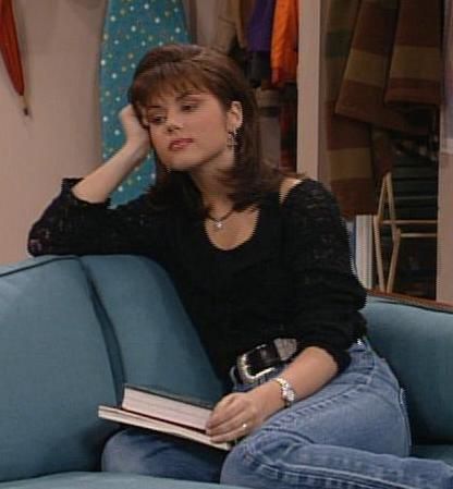 Saved By The Bell The College Years, Saved By The Bell College Years Outfits, 90s College Outfit, Kelly Kapowski Hair, Kelly Kapowski Style, Kelly Kapowski Outfit, Movie Fits, Tiffani Amber Thiessen, Kelly Kapowski