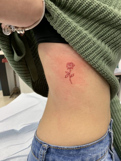 Minimal Tattoo Side Rib, Matching Tattoos Rose, Matching Tattoos Ribs, Small Rose Rib Tattoo, Red Tattoo Ribcage, Star And Rose Tattoo, Red Rose Line Tattoo, Red Ribcage Tattoo, Bf Matching Tattoos