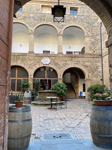 Montalcino Italy, Brunello Di Montalcino, Small Yard, Kids Discover, Plan A, Day Tours, Wine Tasting, Beautiful Views, Tuscany