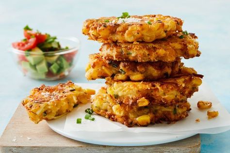 Sweetcorn Fritters, Vegetarian Fritters, Savoury Slice, Crispy Corn, Vegetable Pie, Corn Fritters, Fritter Recipes, Family Dinner Recipes, Easy Vegetarian